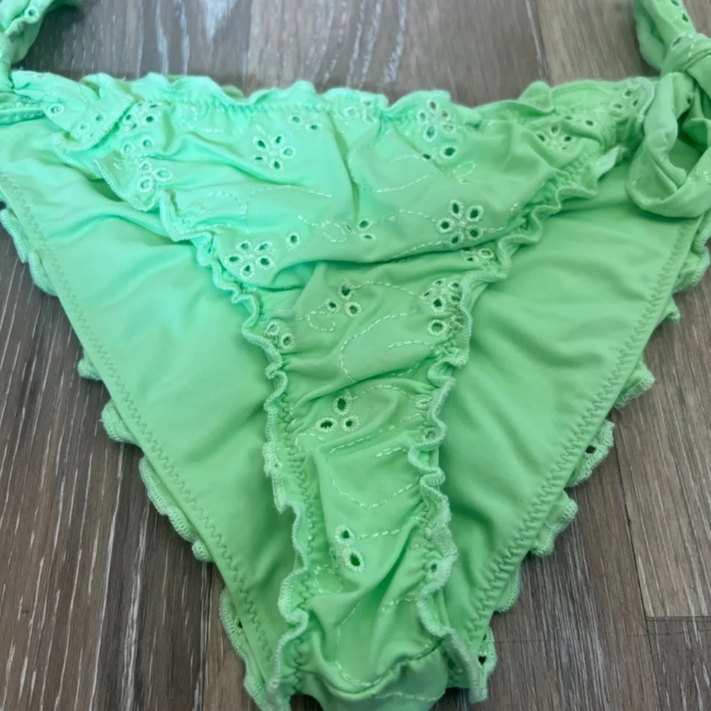 Frankies Bikinis Colby Eyelet Ruffle Bikini SET in Mint Green Size S